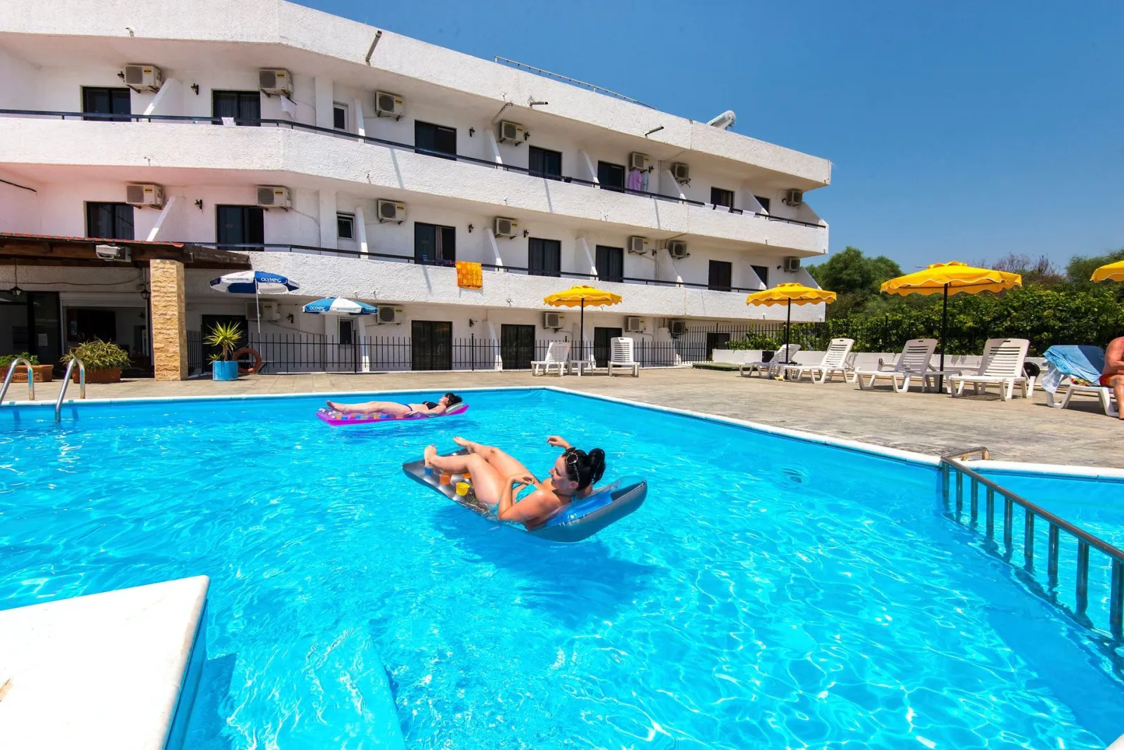 Butterfly Studios, Rodos