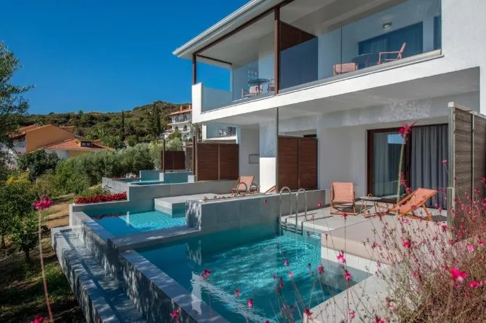Aristoteles Holiday Resort & Spa, Uranopolis, Grčka — Family Room Deluxe with Private Pool Garden View
