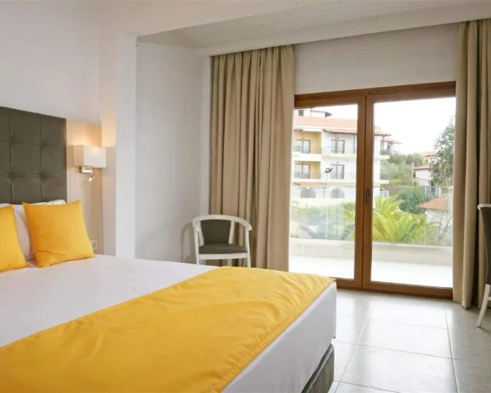 Aristoteles Holiday Resort & Spa, Uranopolis, Grčka — Triple Room Superior Garden View