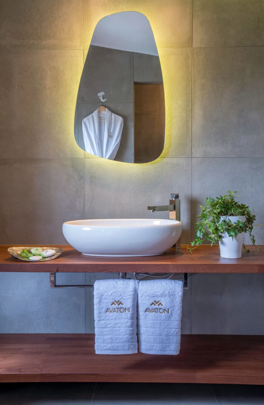 Avaton Luxury Beach Resort - Relais & Chateaux, Nea Roda, Grčka — plaža