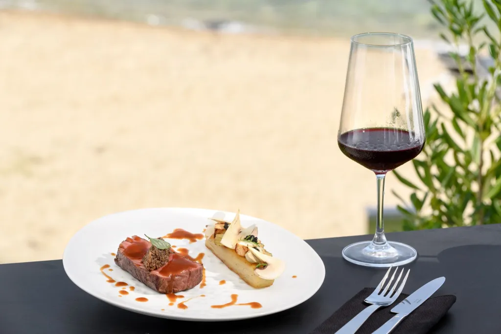 Avaton Luxury Beach Resort - Relais & Chateaux, Nea Roda, Grčka — plaža