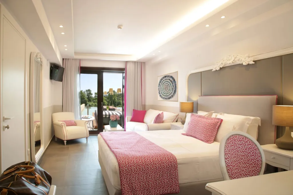 Avaton Luxury Beach Resort - Relais & Chateaux, Nea Roda, Grčka — plaža