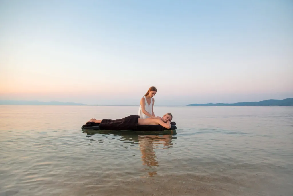 Avaton Luxury Beach Resort - Relais & Chateaux, Nea Roda, Grčka — plaža