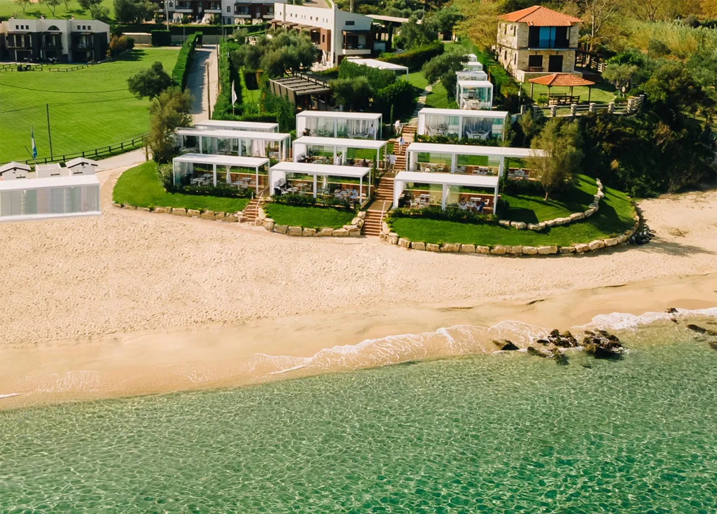 Avaton Luxury Beach Resort - Relais & Chateaux, Nea Roda, Grčka — plaža