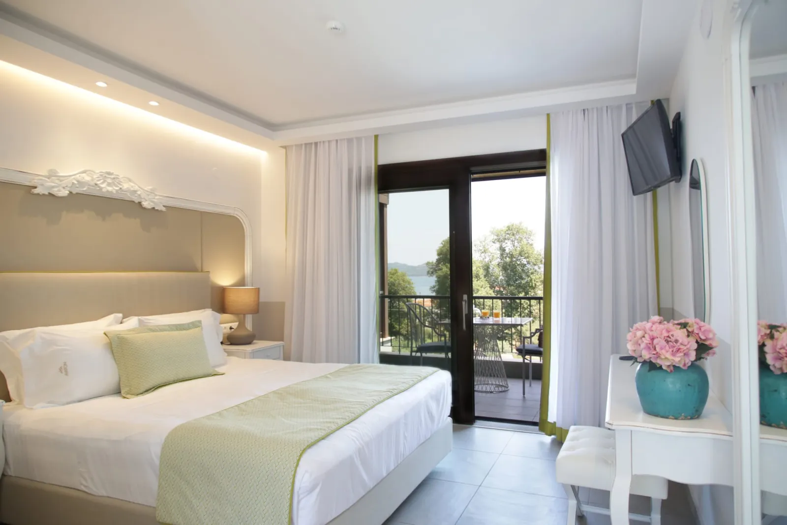 Avaton Luxury Beach Resort - Relais & Chateaux, Nea Roda, Grčka — Deluxe Room with Sea View - 2 People - 25 s.m