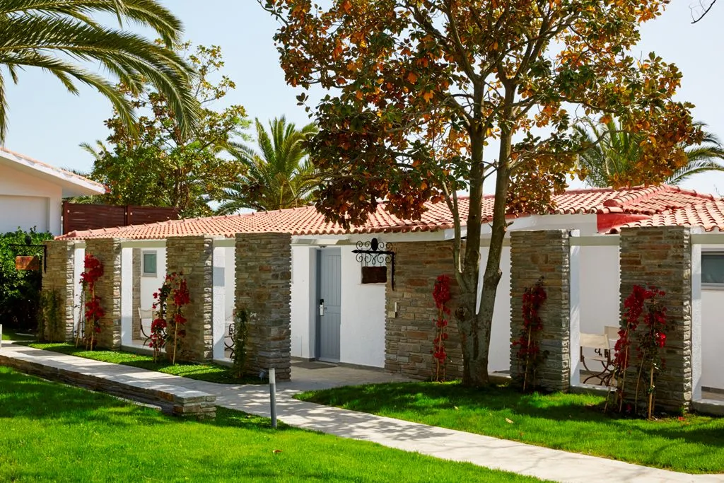 Eagles Palace Hotel, Uranopolis, Grčka — Bungalow Garden View