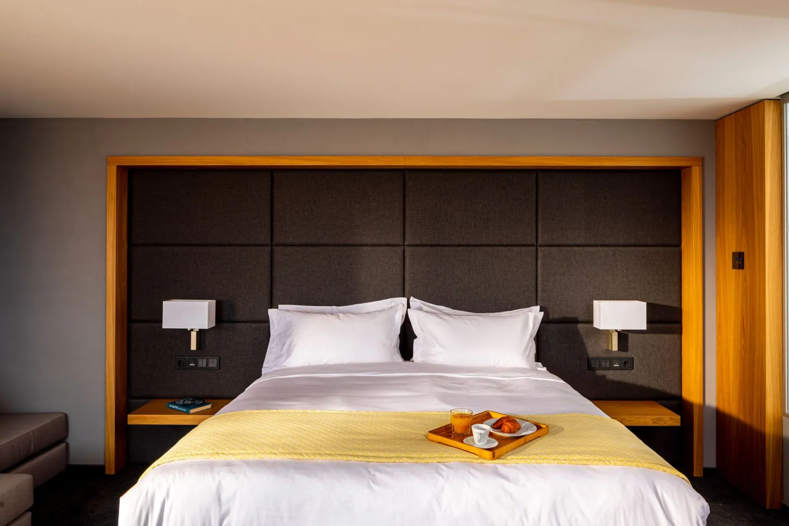 Mount Athos Resort, Jerisos, Grčka — Junior Suite with Pool View
