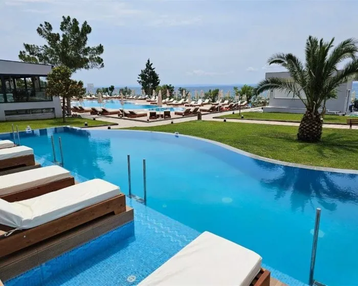 Sea Coast Resort, Gerakini, Grčka — Triple Room Deluxe Sharing Pool Sea View