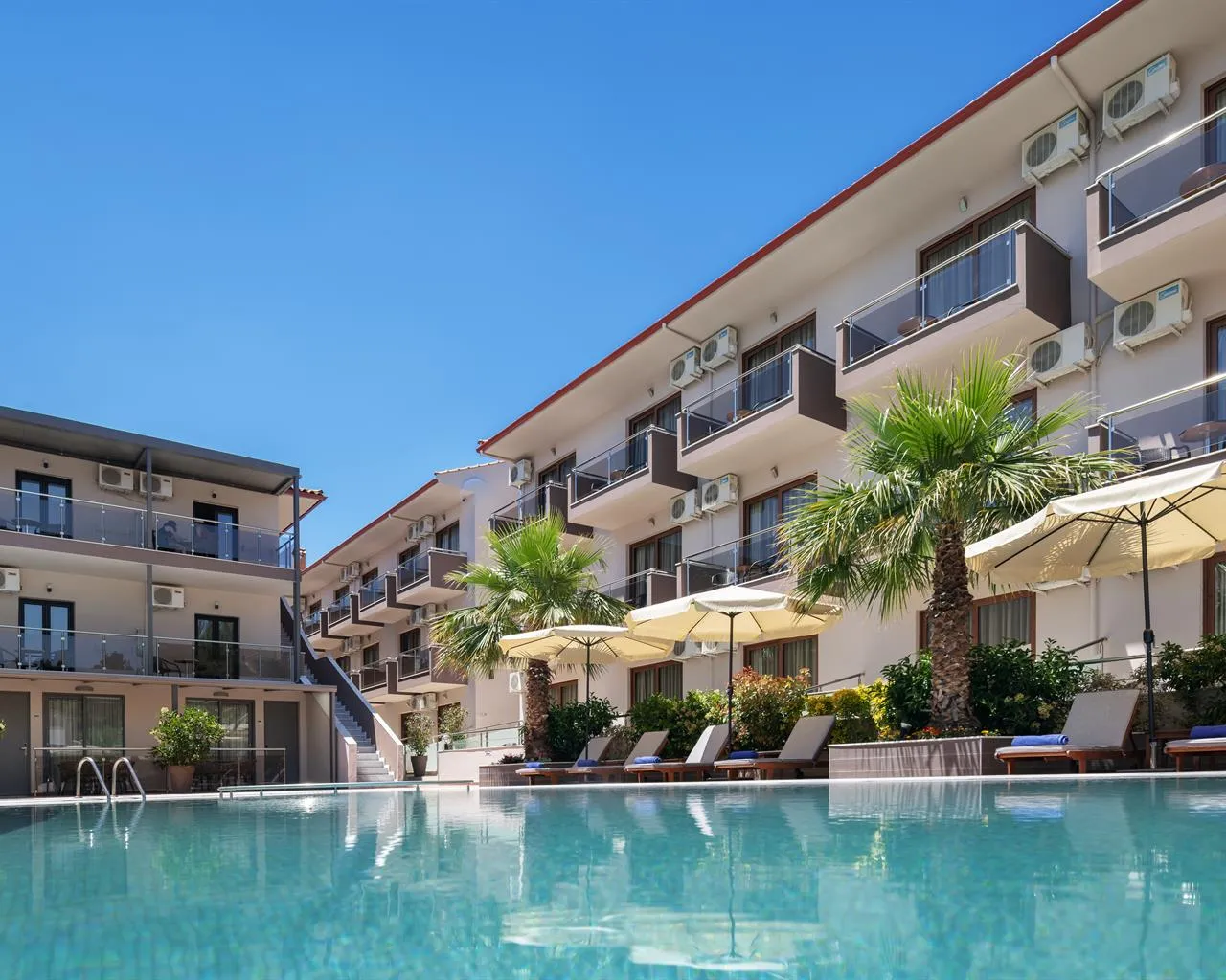 Simeon Hotel, Metamorfozis