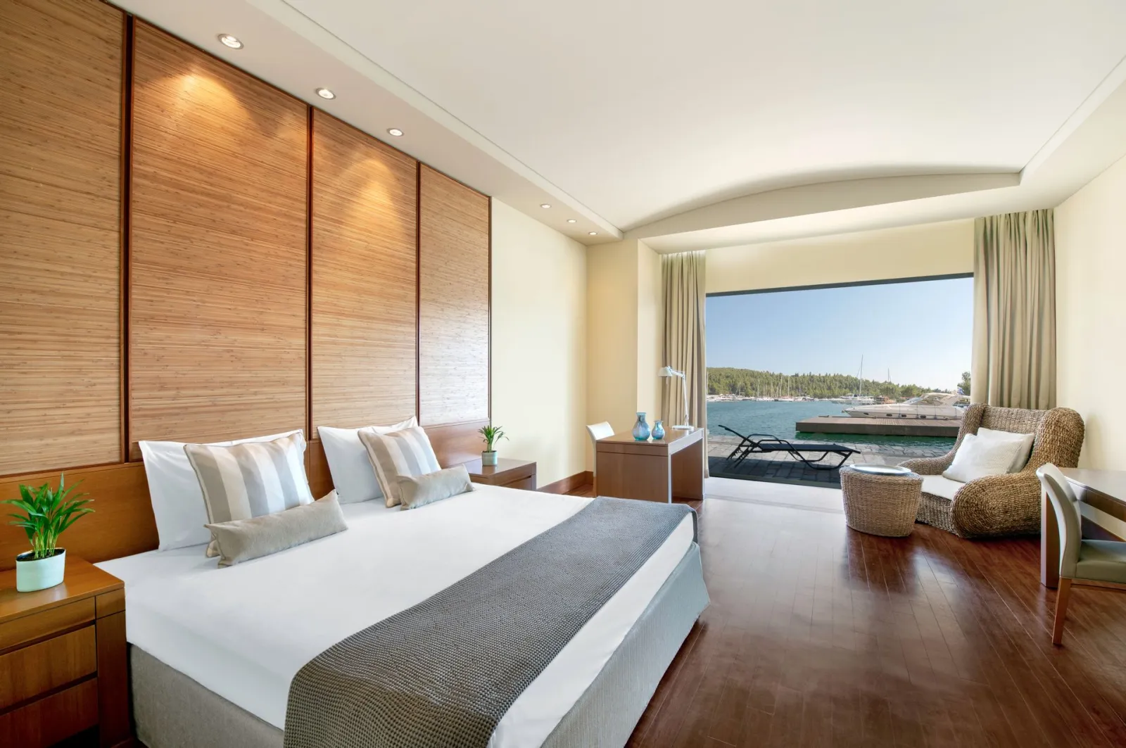 Porto Carras Grand Resort Meliton Hotel, Neos Marmaras, Grčka — Captain's Suite Marina Front
