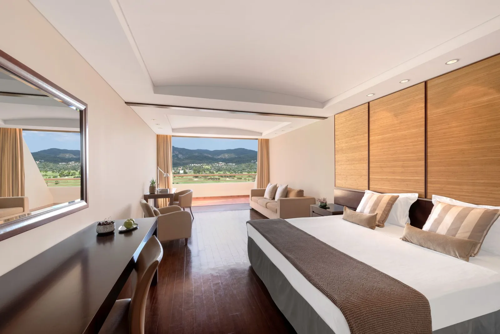 Porto Carras Grand Resort Meliton Hotel, Neos Marmaras, Grčka — Junior Suite Golf View