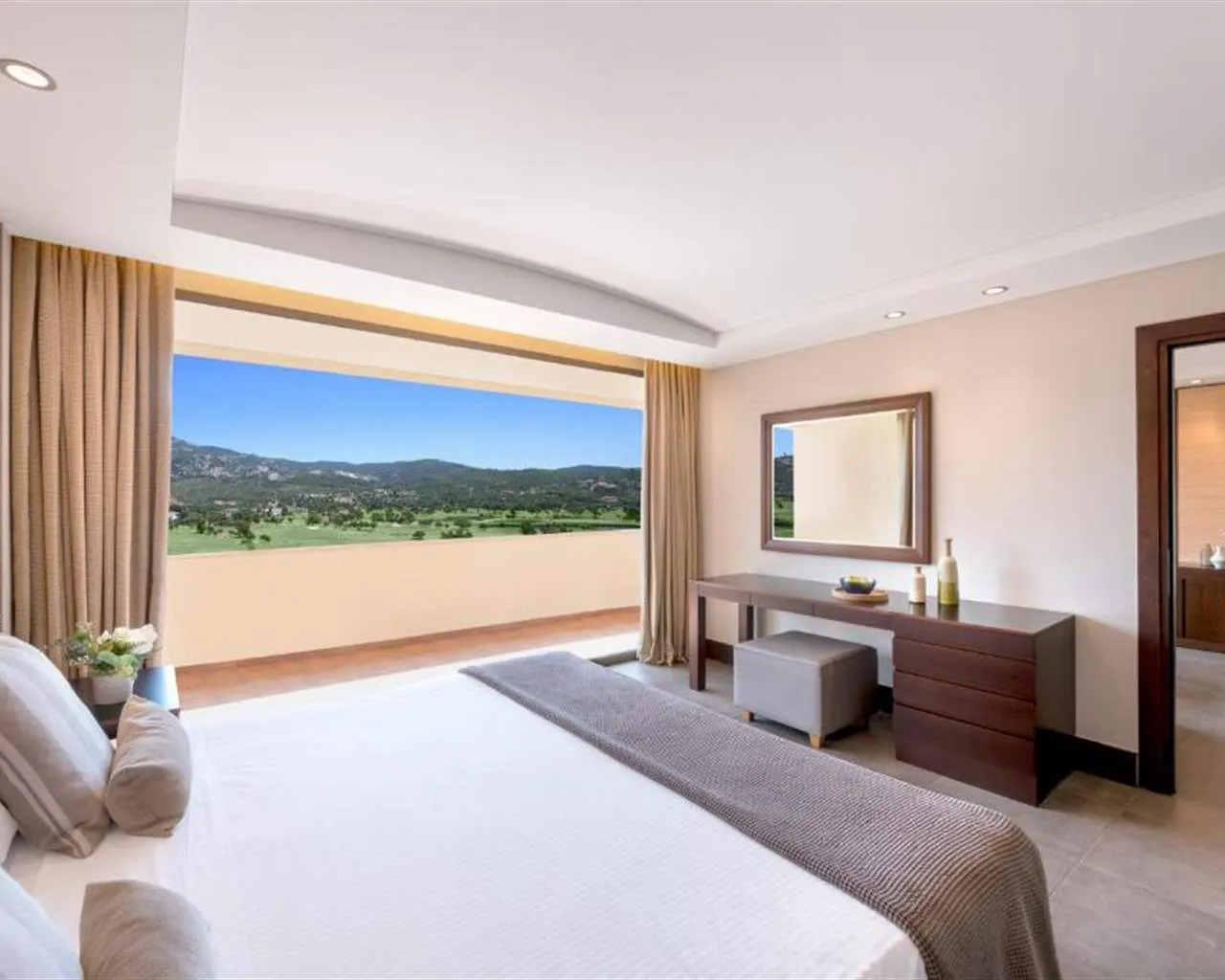 Porto Carras Grand Resort Meliton Hotel, Neos Marmaras, Grčka — Suite Golf View
