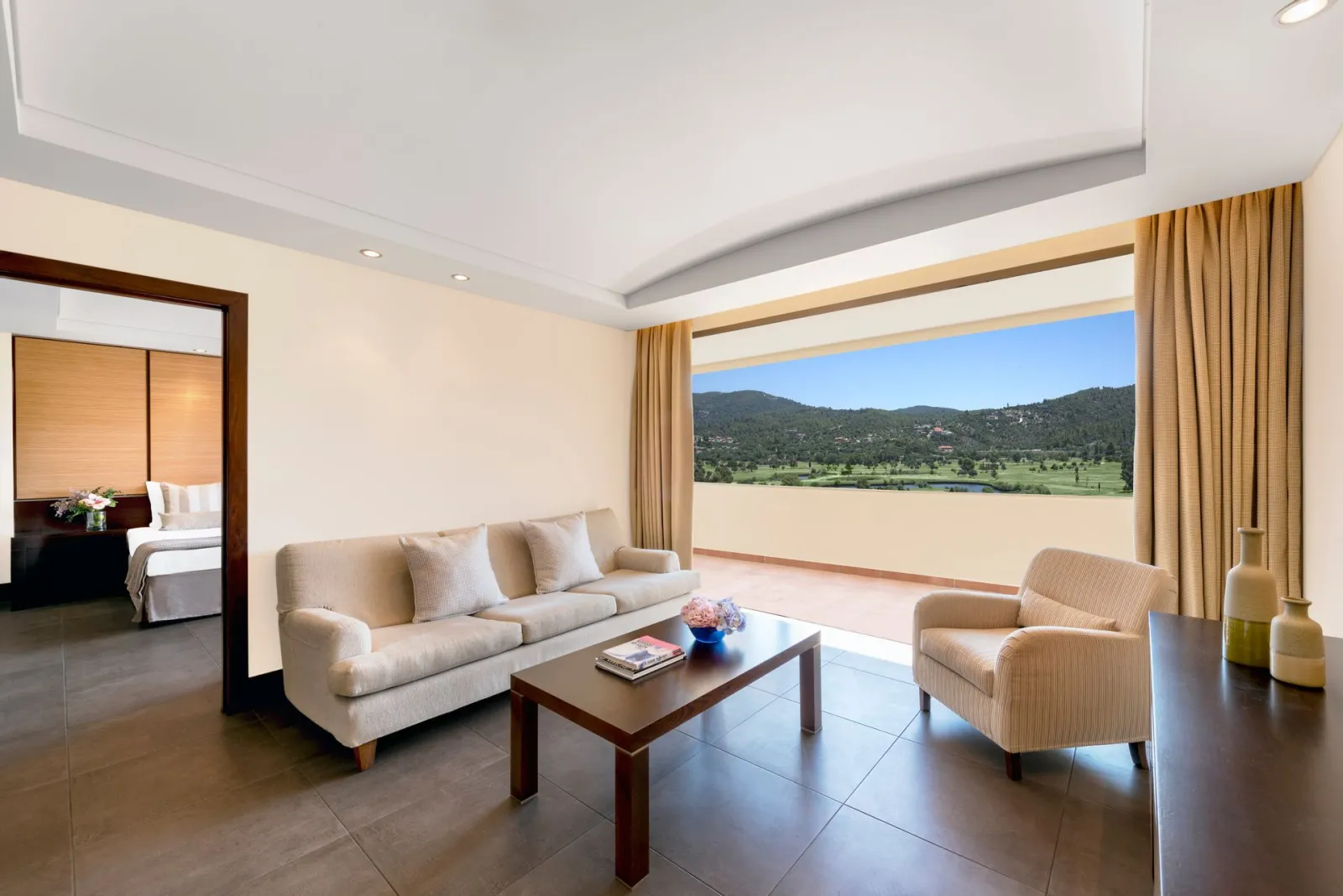 Porto Carras Grand Resort Meliton Hotel, Neos Marmaras, Grčka — Suite Golf View