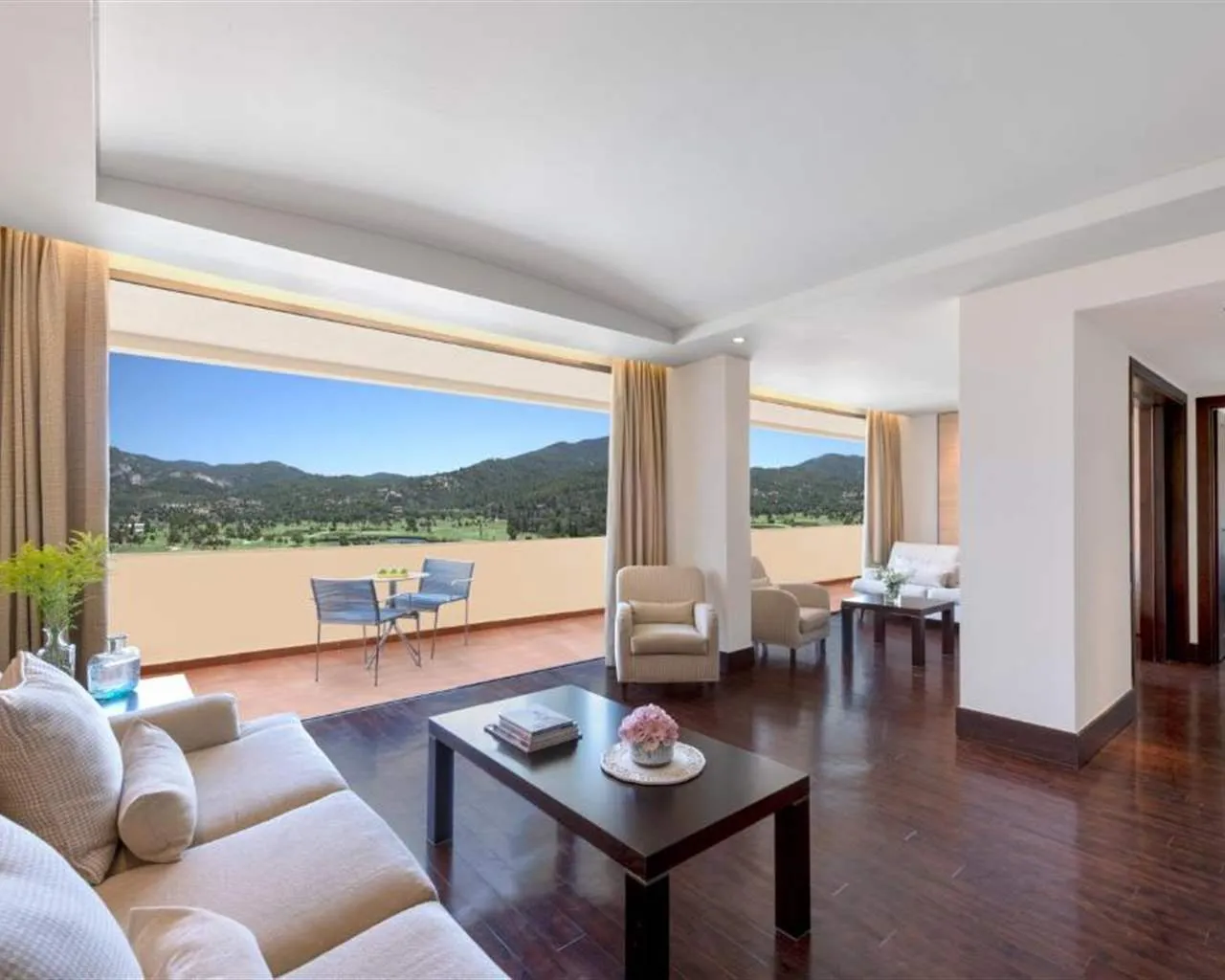 Porto Carras Grand Resort Meliton Hotel, Neos Marmaras, Grčka — Suite Grand (2 Bedrooms) Golf View