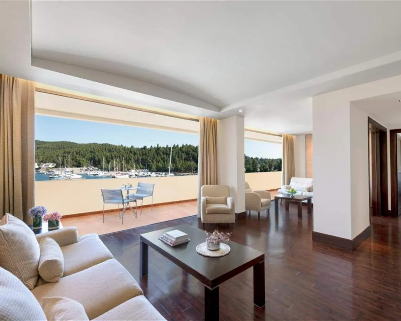 Porto Carras Grand Resort Meliton Hotel, Neos Marmaras, Grčka — Suite Grand (2 Bedrooms) Sea View
