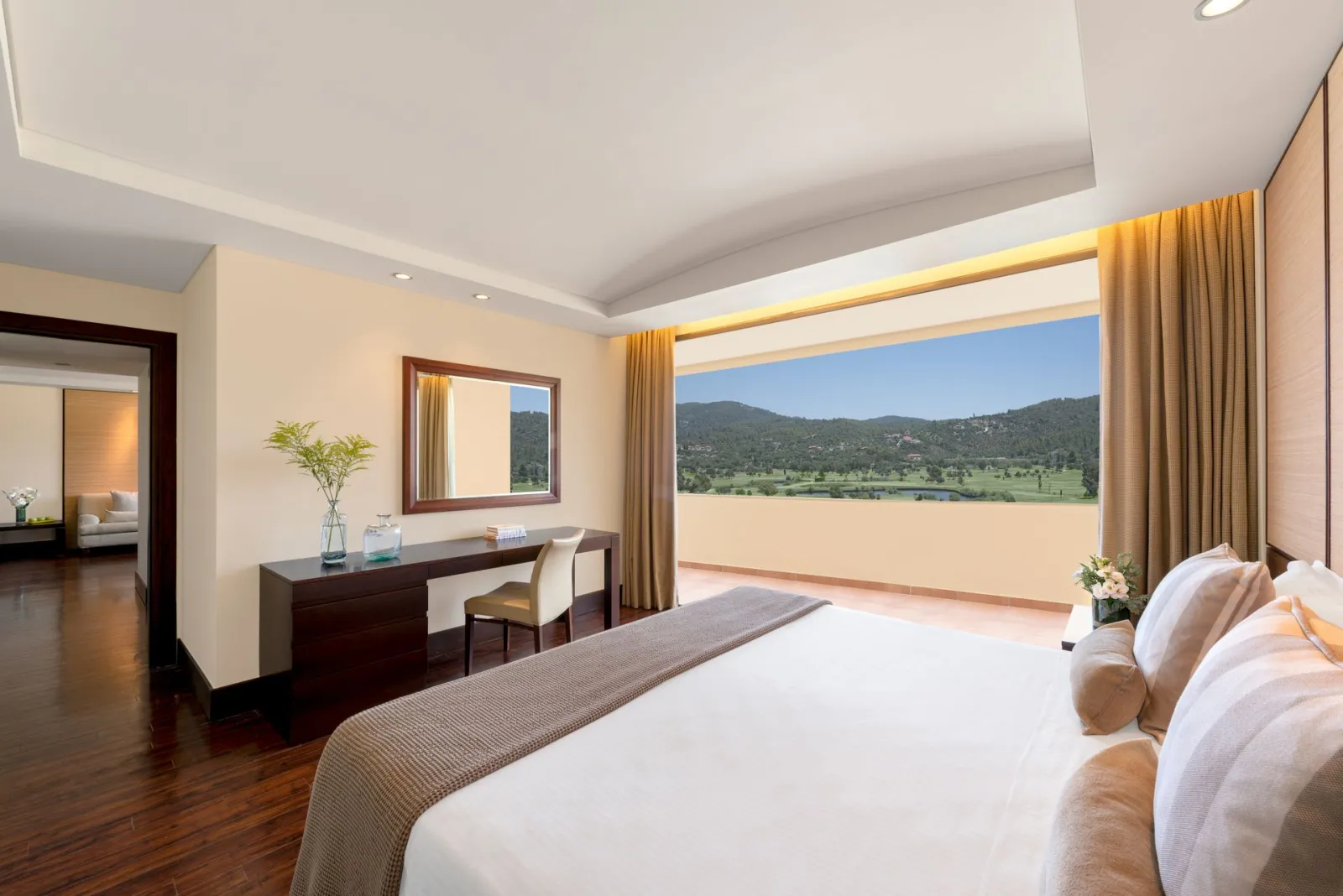Porto Carras Grand Resort Meliton Hotel, Neos Marmaras, Grčka — Superior One bedroom Suite Golf View