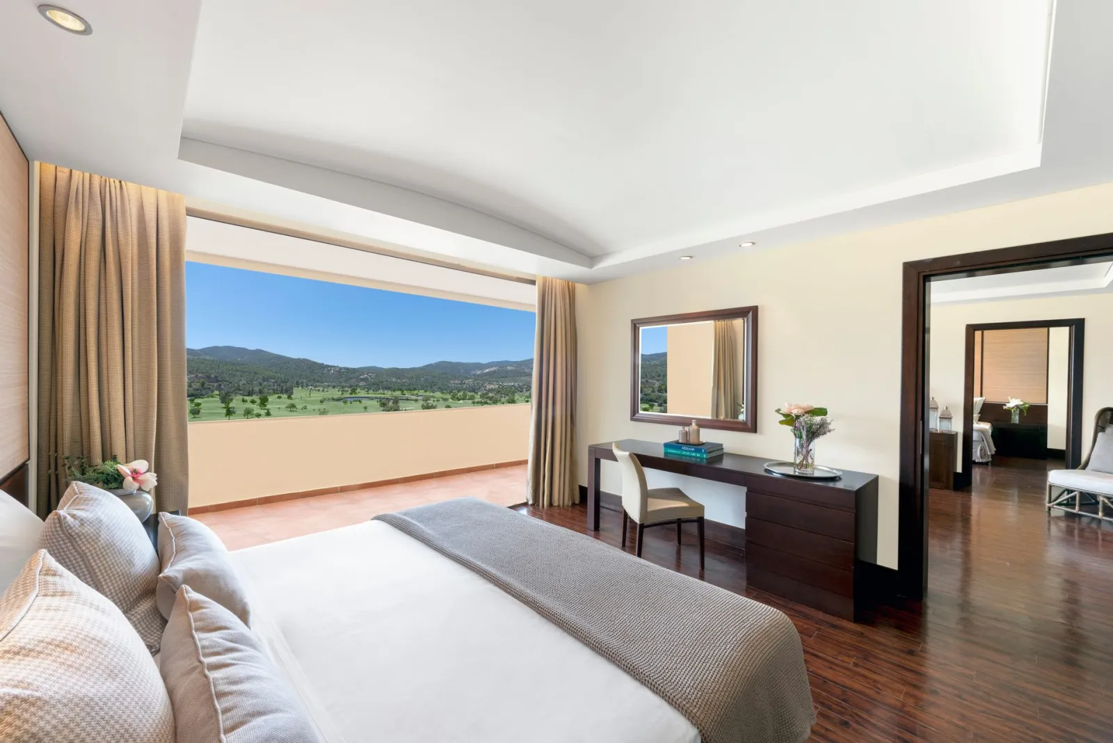 Porto Carras Grand Resort Meliton Hotel, Neos Marmaras, Grčka — Two Bedrooms Grand Suite Golf View