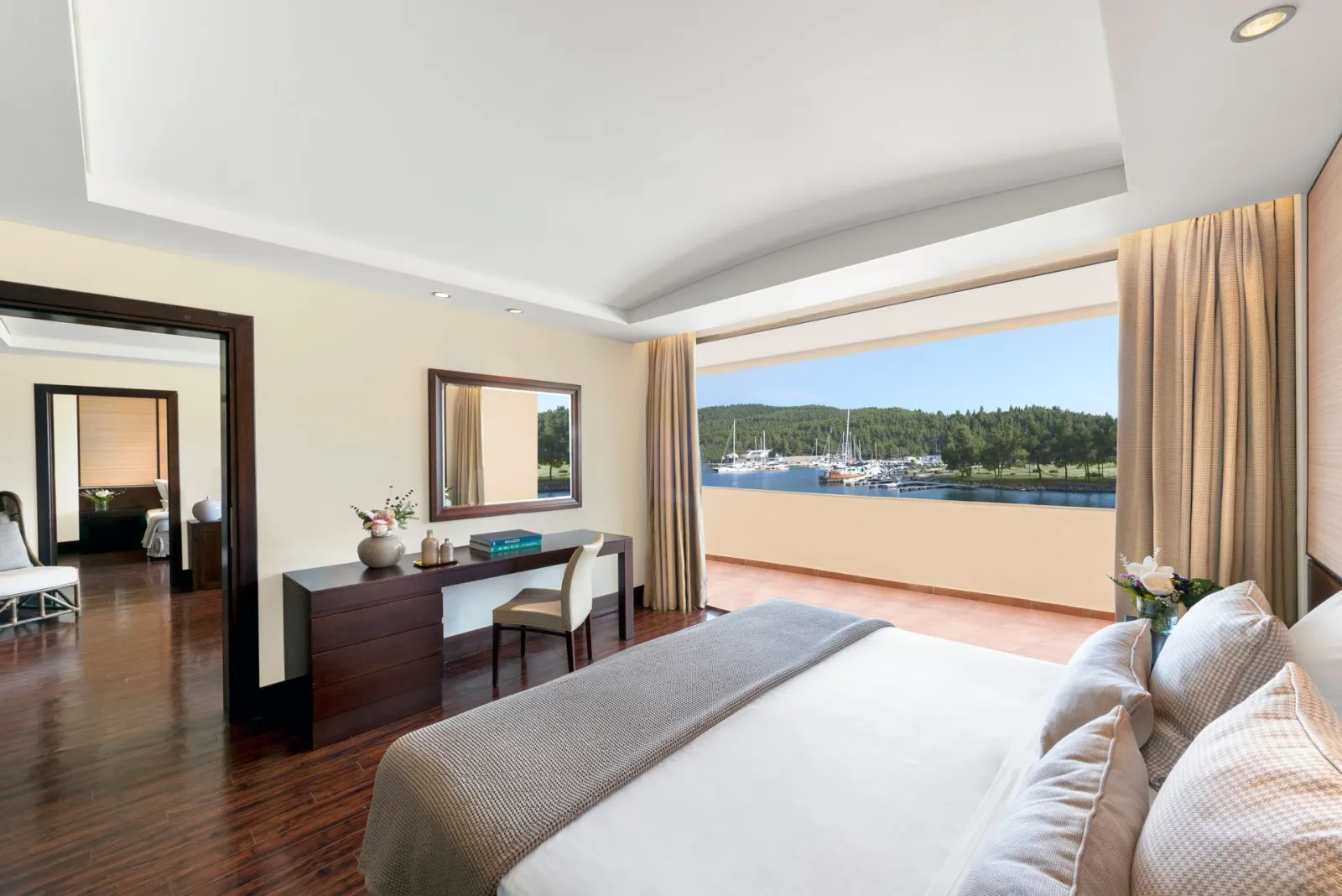 Porto Carras Grand Resort Meliton Hotel, Neos Marmaras, Grčka — Two Bedrooms Grand Suite - Sea or Marina View
