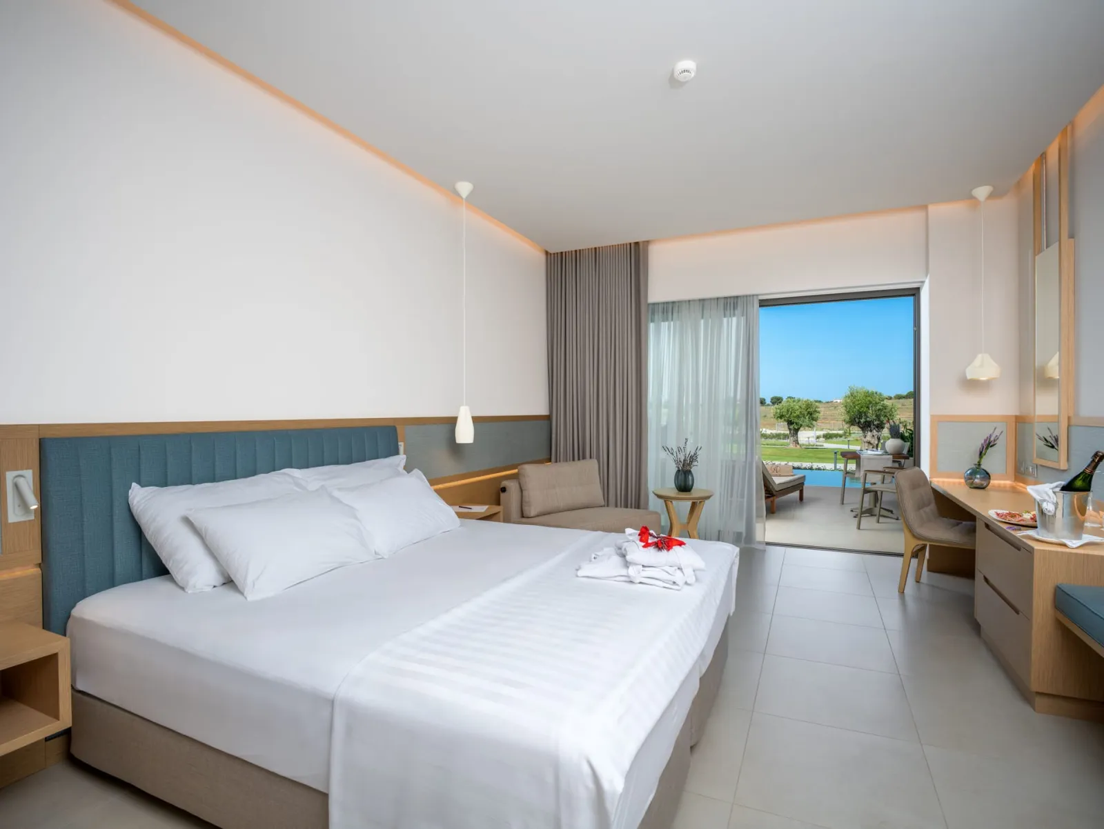 Ammoa Luxury Hotel & Spa Resort, Agios Ioannis, Grčka — Deluxe Room Lateral Sea View Private Pool
