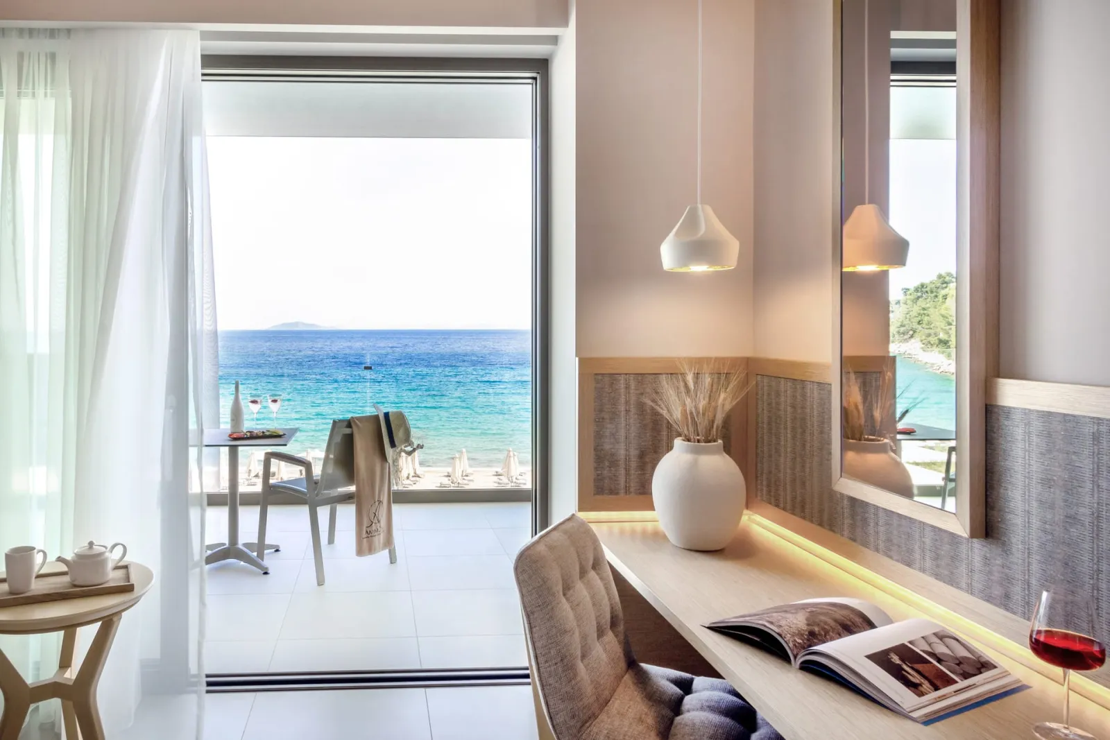 Ammoa Luxury Hotel & Spa Resort, Agios Ioannis, Grčka — Deluxe Room Sea Front