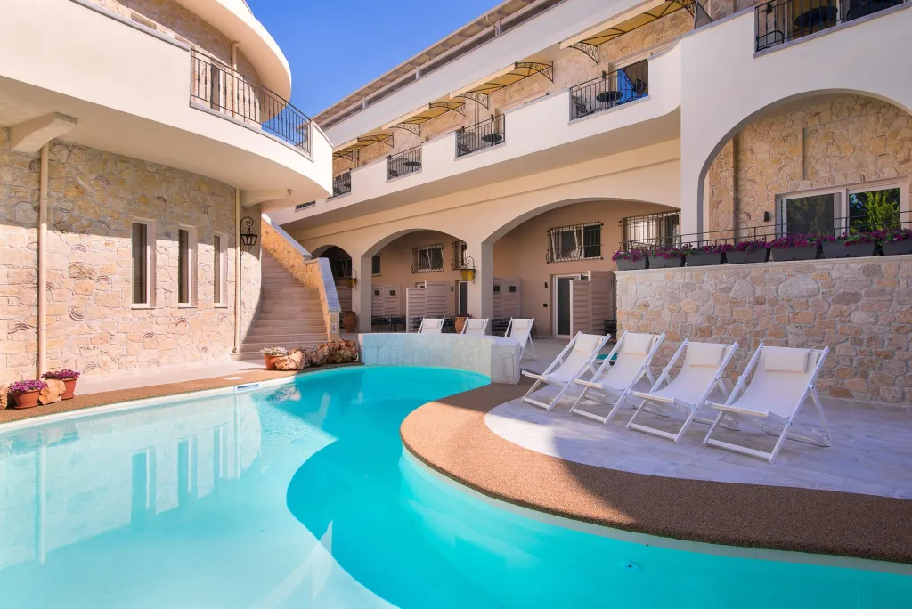 Neikos Luxury Suites, Hanioti, Grčka — smeštajna jedinica