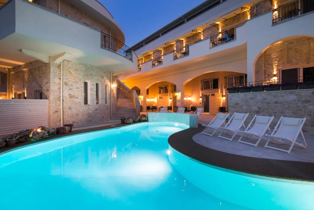 Neikos Luxury Suites, Hanioti, Grčka — smeštajna jedinica