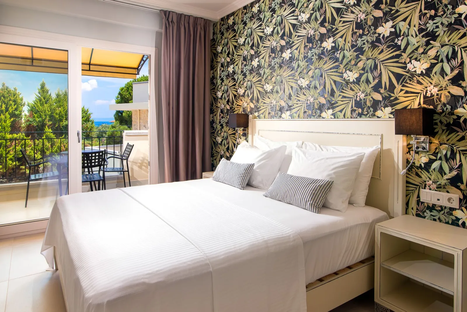 Neikos Luxury Suites, Hanioti, Grčka — Comfort Double Room