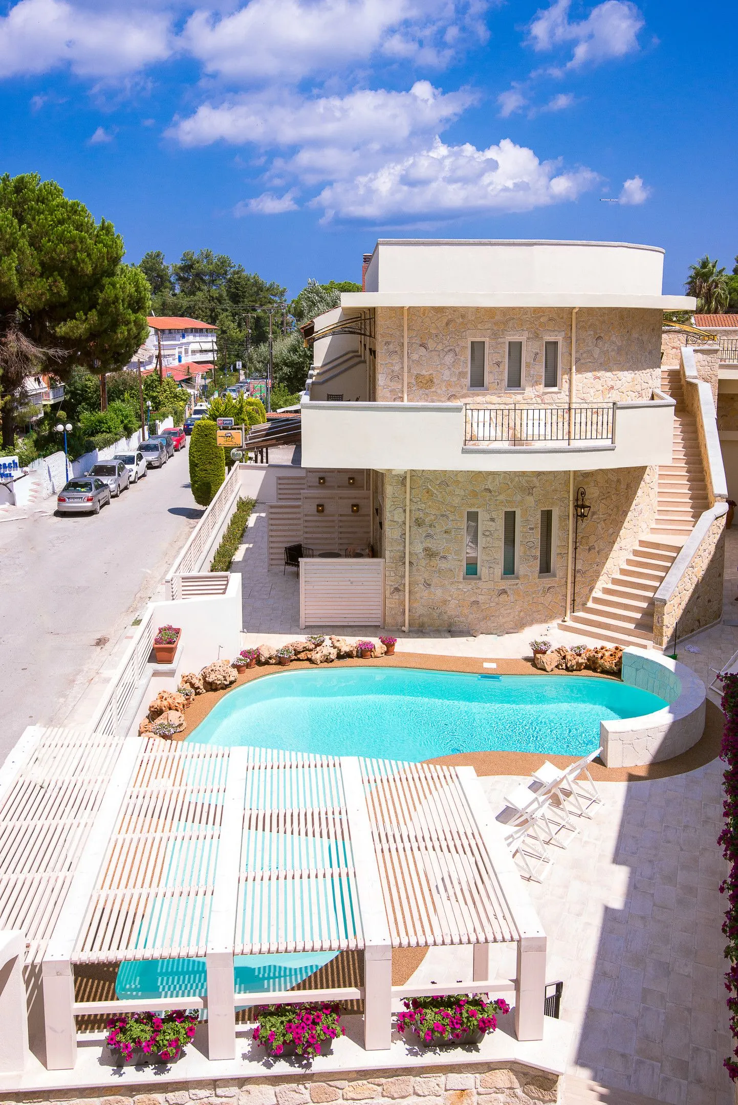 Neikos Luxury Suites, Hanioti