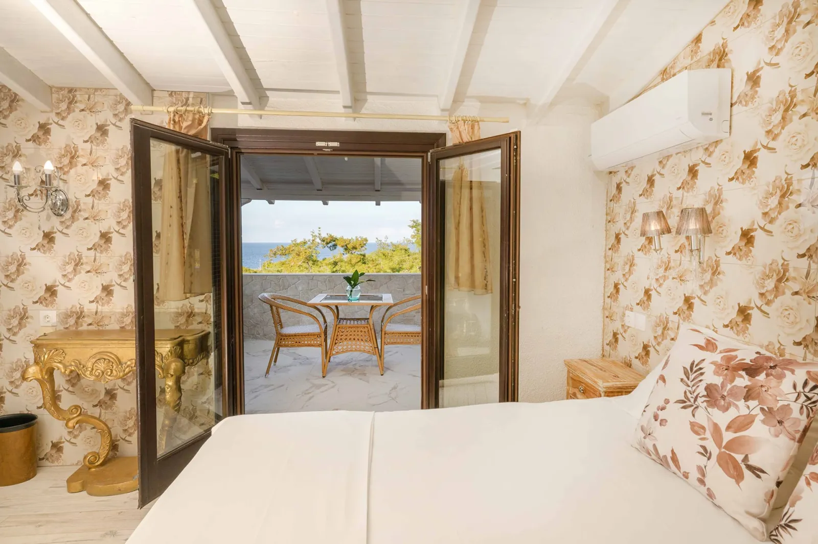 Leandros Hotel Chalkidiki, Grčka — Deluxe Triple Room with Sea View