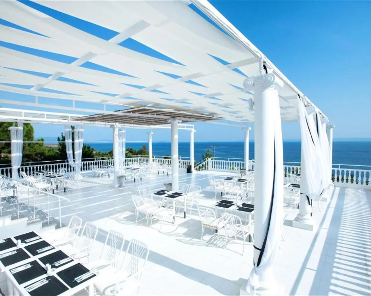 Bianco Olympico Beach Resort By Anayia All-Inclusive Resorts, Paralia Vatopoedi — Suite  Superior Side Sea View