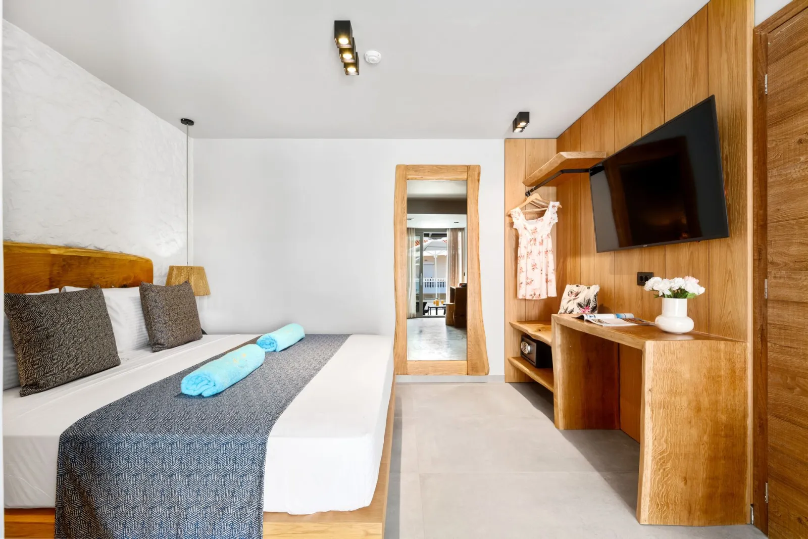 Emily's Luxury Suites, Pefkohori, Grčka — Double Room Garden View with Jacuzzi