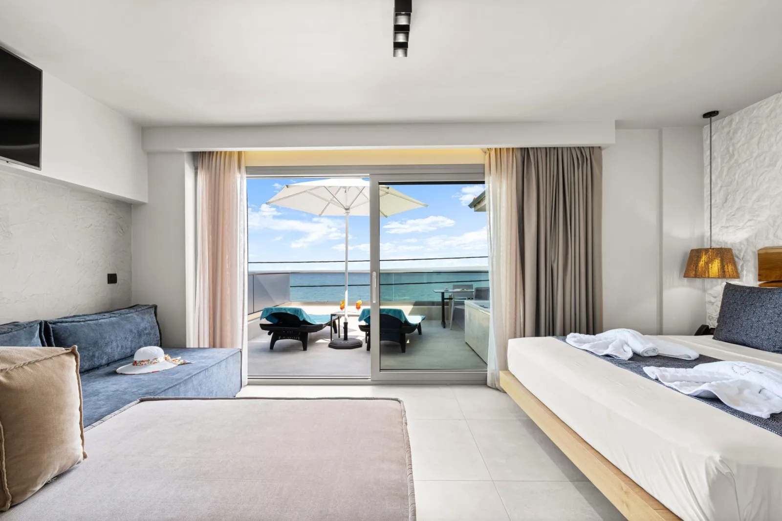 Emily's Luxury Suites, Pefkohori, Grčka — Junior Suite Sea View with Jacuzzi