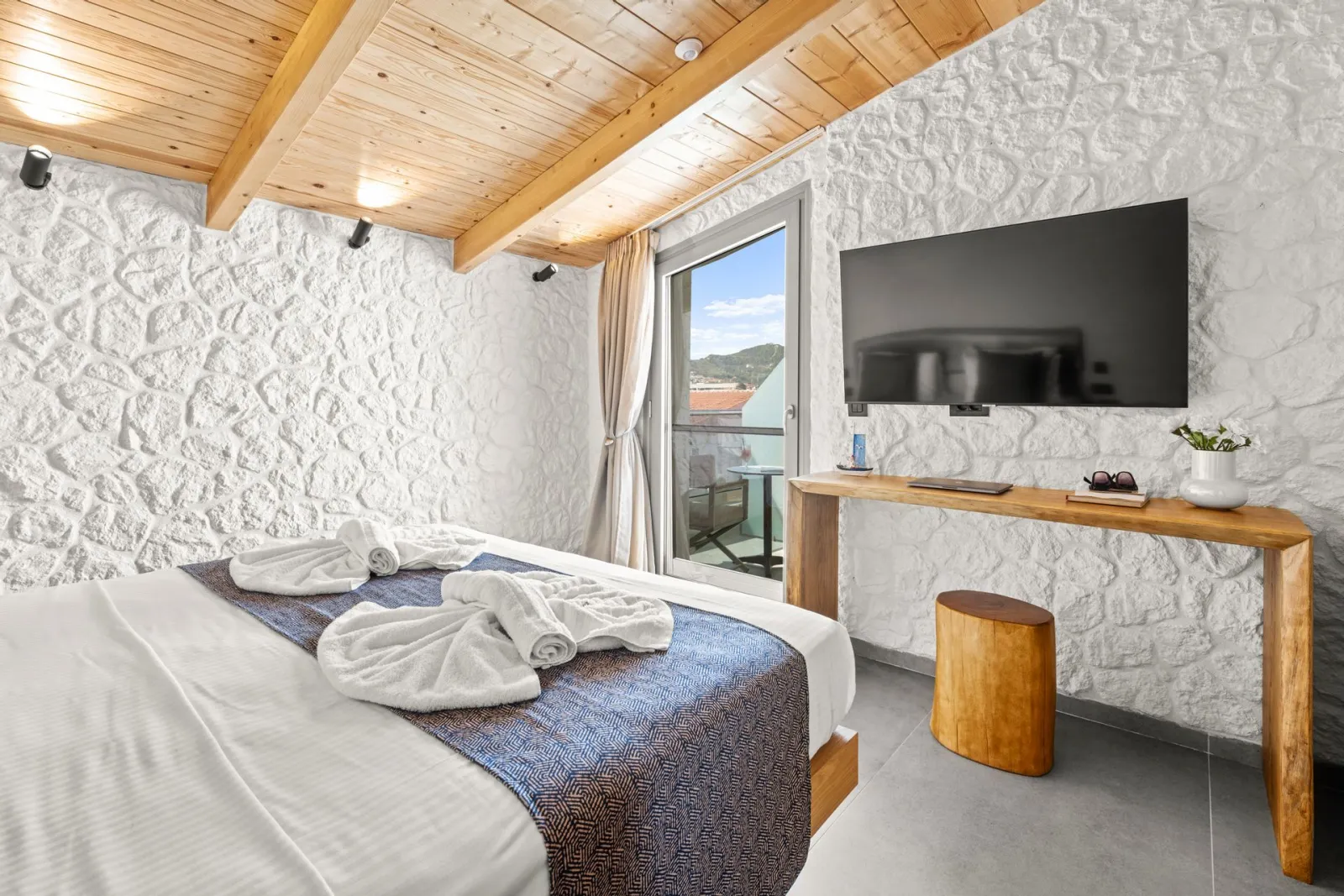 Emily's Luxury Suites, Pefkohori, Grčka — Loft Room Garden View