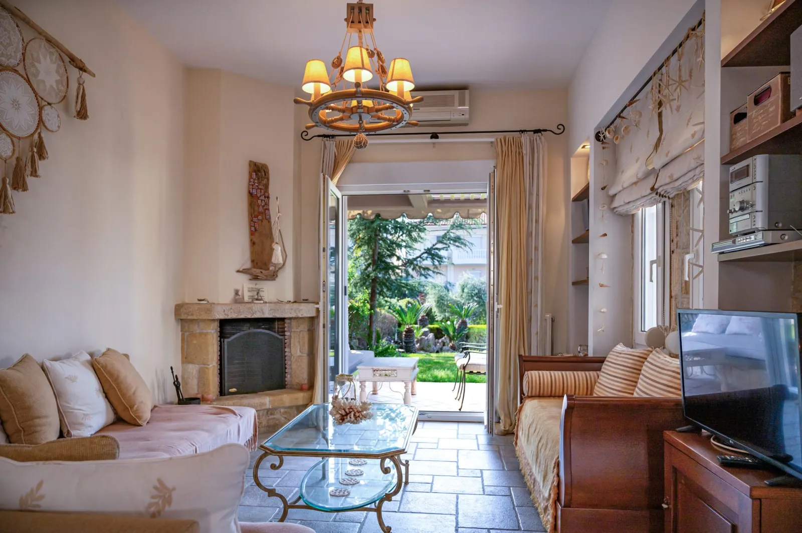 Emily's Luxury Suites, Pefkohori, Grčka — Maisonette