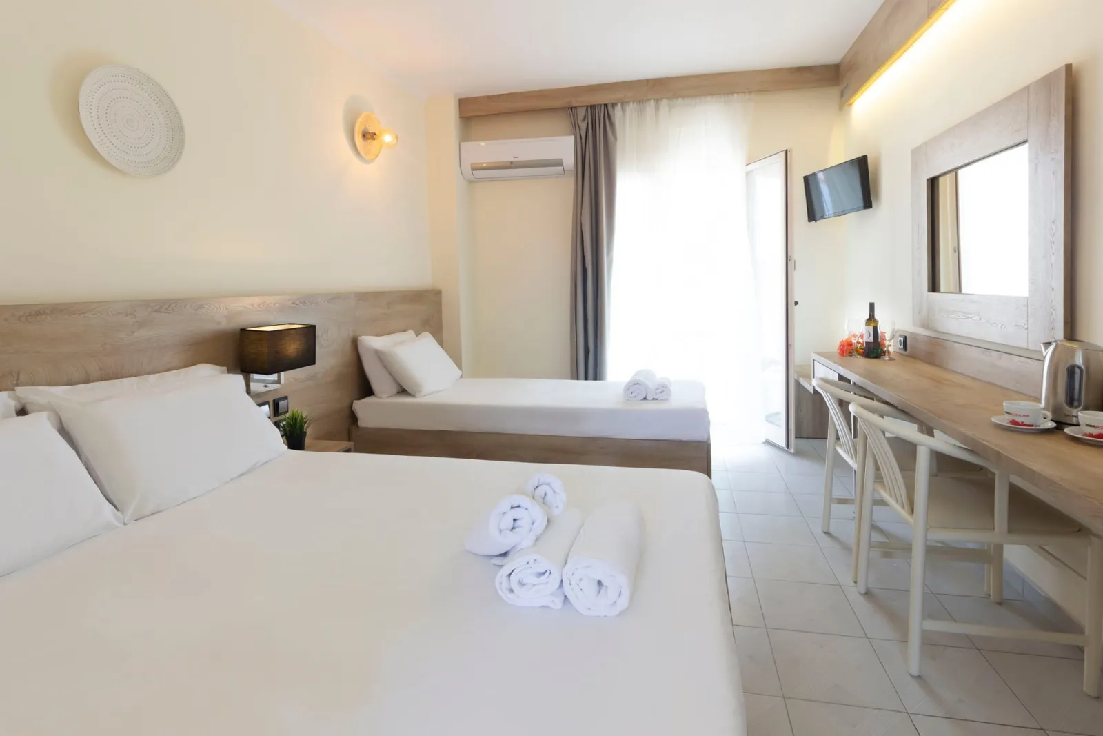 Hotel Odysseas, Grčka — Deluxe Triple Room