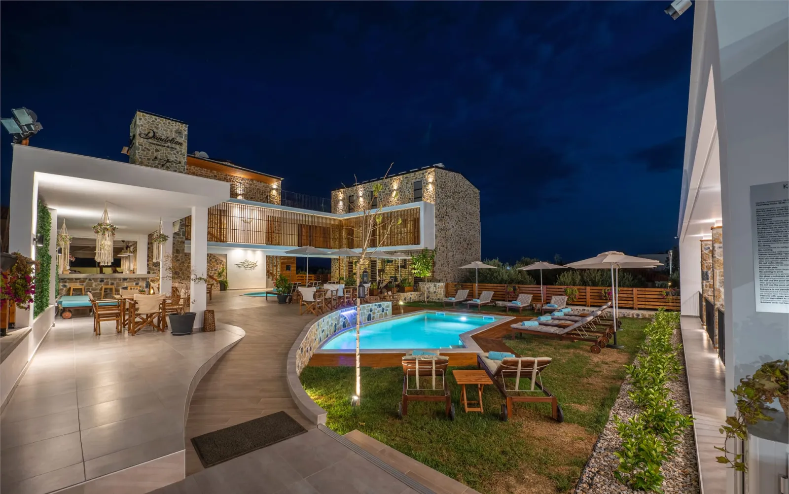 Dandelion Premium Suites, Nikiti