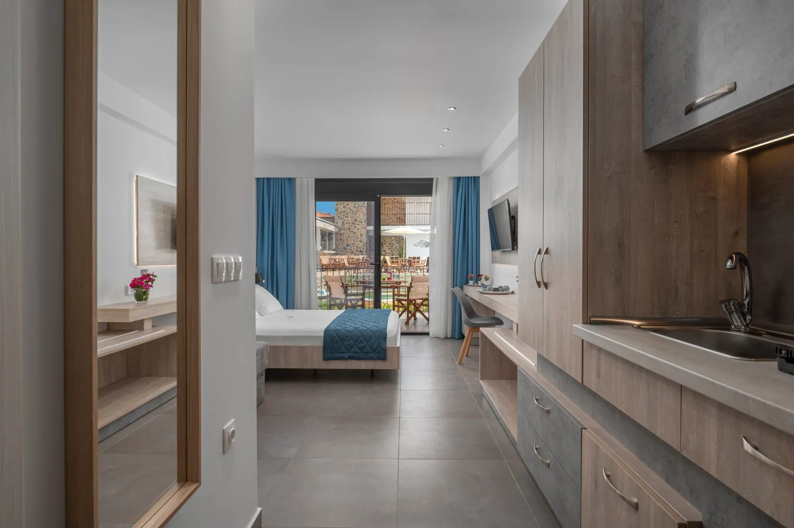 Dandelion Premium Suites, Nikiti, Grčka — Junior Suite Pool View