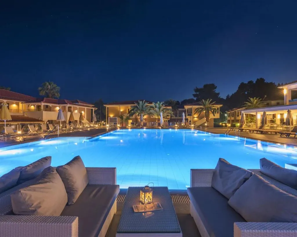Lagomandra Beach & Suites, Neos Marmaras, Grčka — plaža