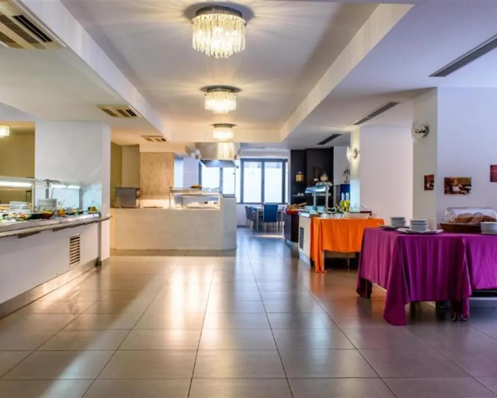 Lagomandra Beach & Suites, Neos Marmaras, Grčka — plaža