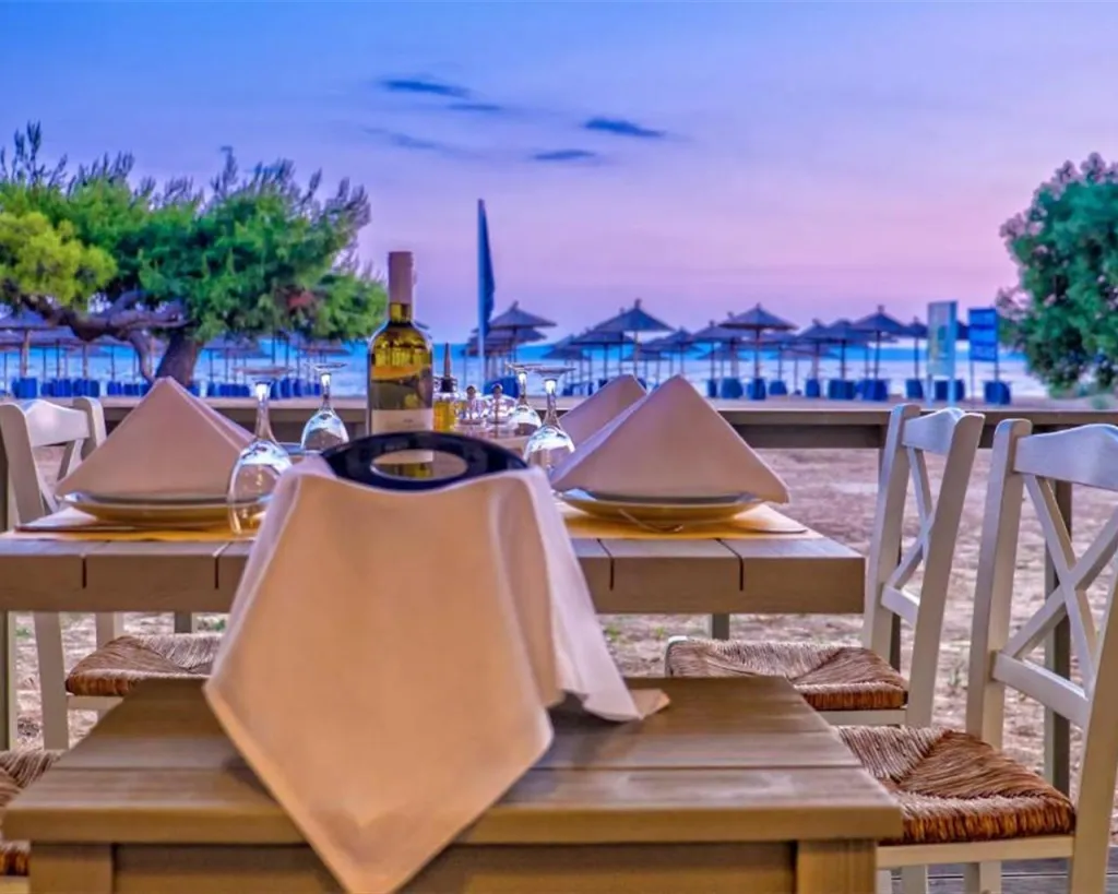 Lagomandra Beach & Suites, Neos Marmaras, Grčka — plaža