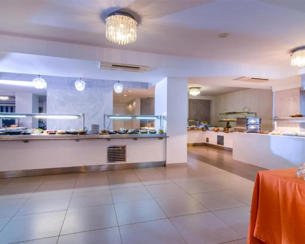 Lagomandra Beach & Suites, Neos Marmaras, Grčka — plaža