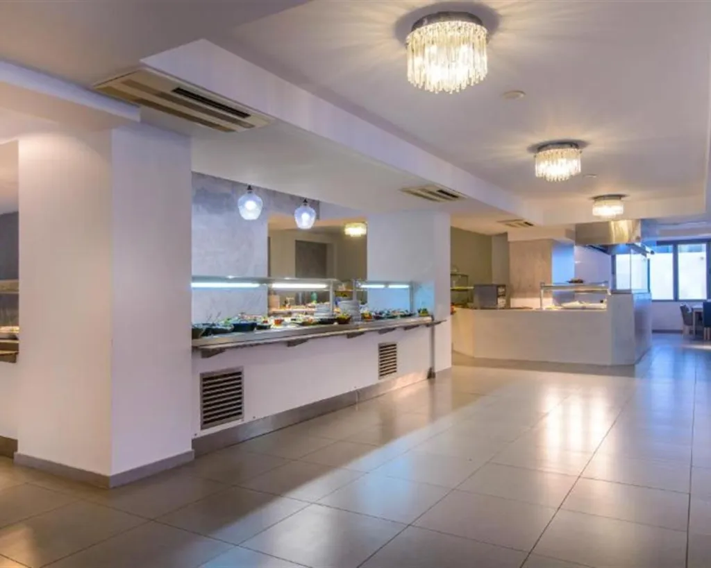 Lagomandra Beach & Suites, Neos Marmaras, Grčka — plaža