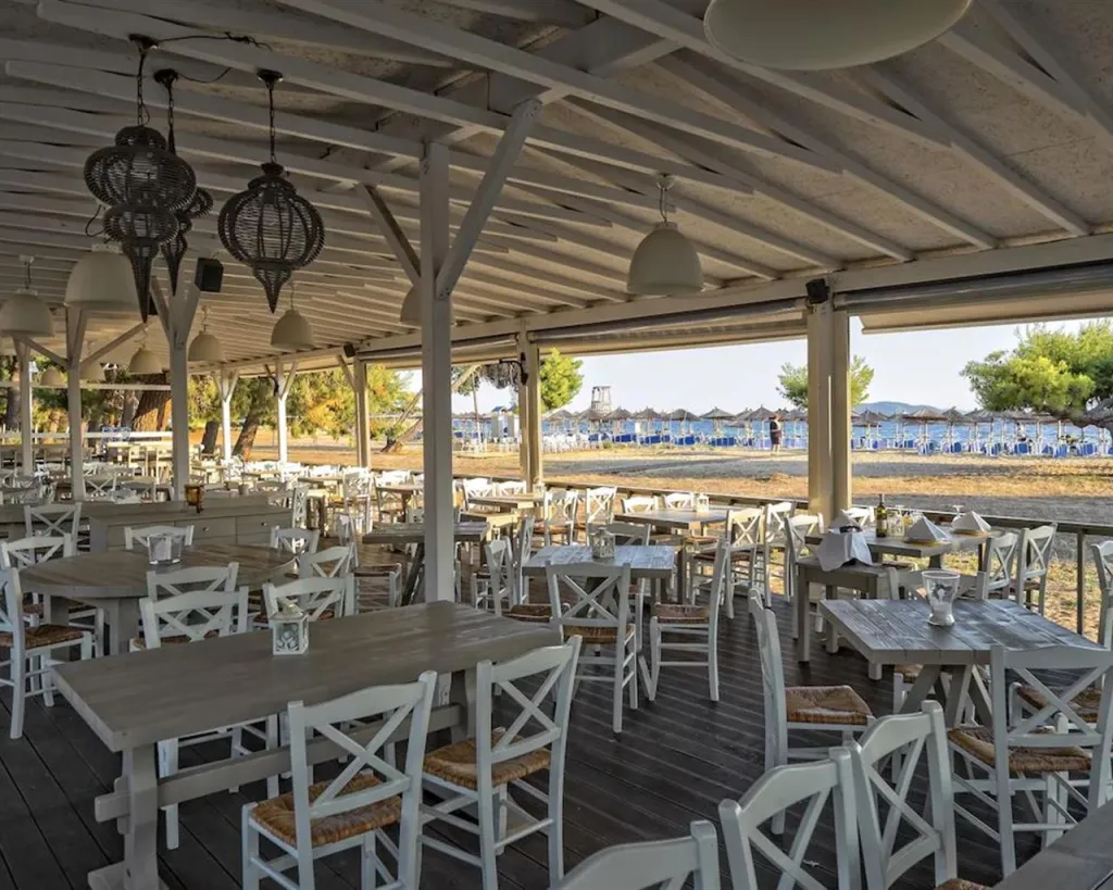 Lagomandra Beach & Suites, Neos Marmaras, Grčka — plaža