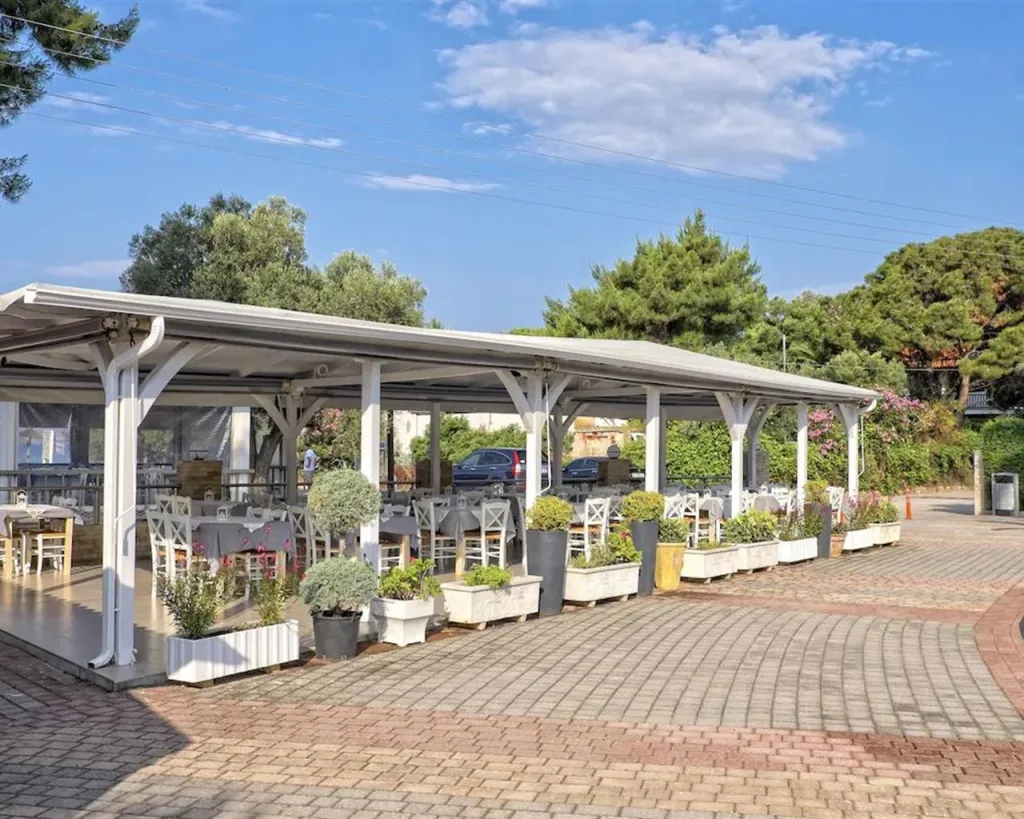 Lagomandra Beach & Suites, Neos Marmaras, Grčka — plaža