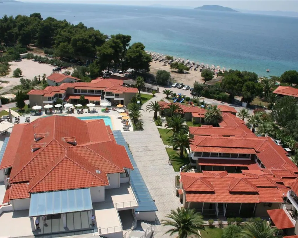Lagomandra Beach & Suites, Neos Marmaras, Grčka — plaža