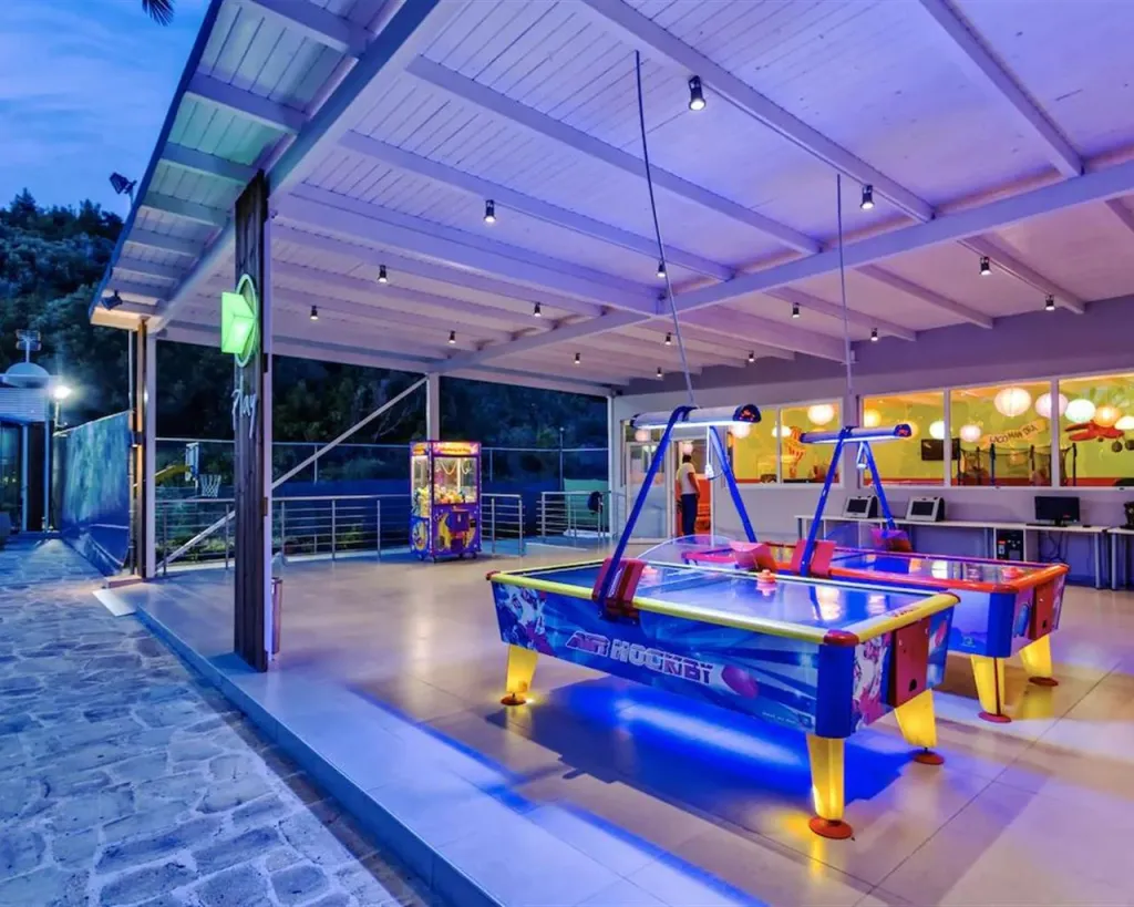 Lagomandra Beach & Suites, Neos Marmaras, Grčka — plaža