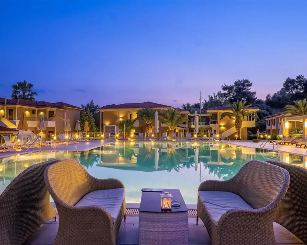 Lagomandra Beach & Suites, Neos Marmaras, Grčka — plaža