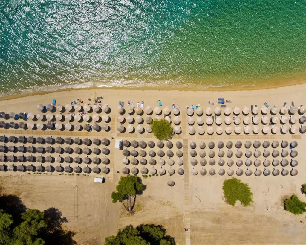 Lagomandra Beach & Suites, Neos Marmaras, Grčka — plaža
