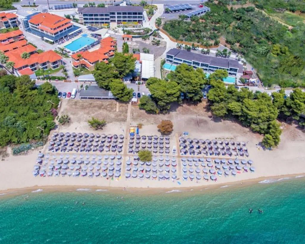 Lagomandra Beach & Suites, Neos Marmaras, Grčka — plaža