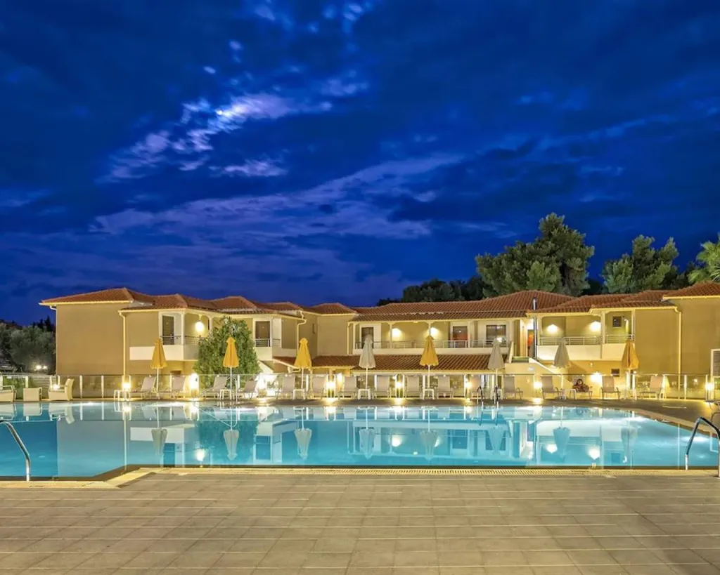 Lagomandra Beach & Suites, Neos Marmaras, Grčka — plaža